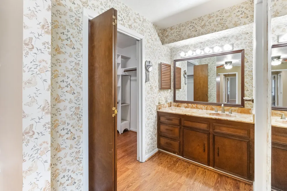 108 Meadow Creek Drive Schulenburg, TX 78956