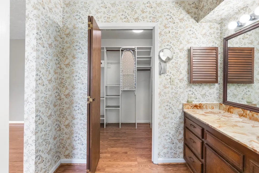 108 Meadow Creek Drive Schulenburg, TX 78956