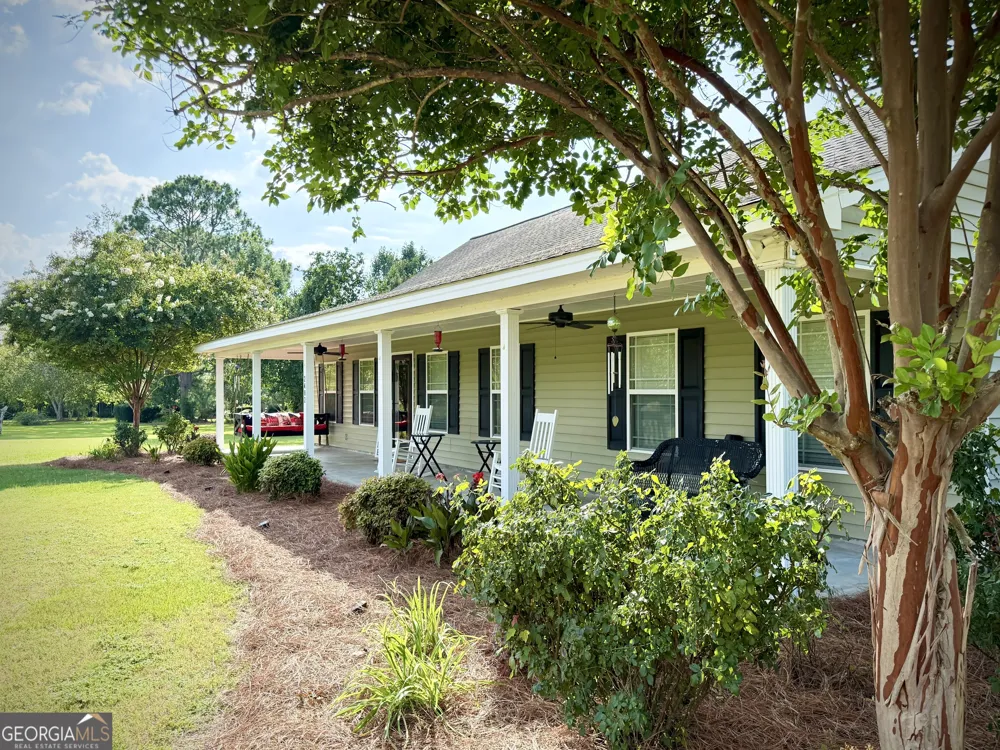 2402 Zoar RD Baxley, GA 31513