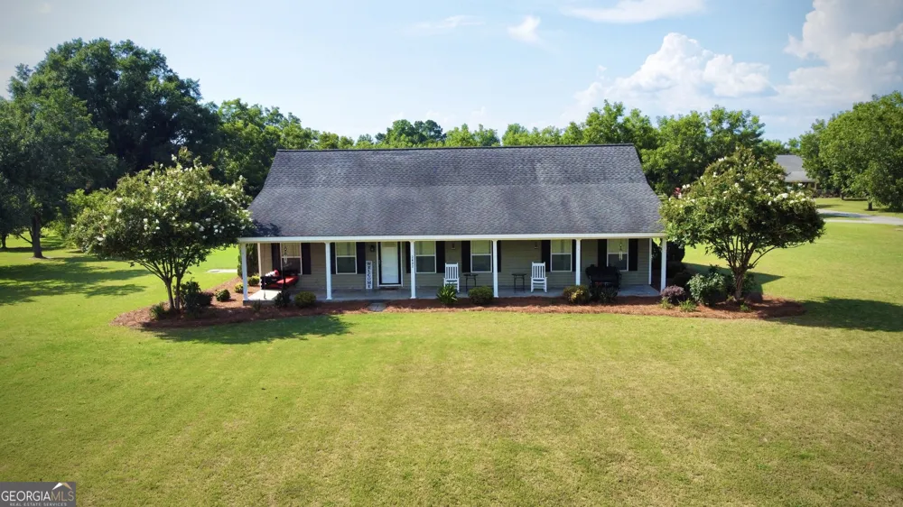 2402 Zoar RD Baxley, GA 31513