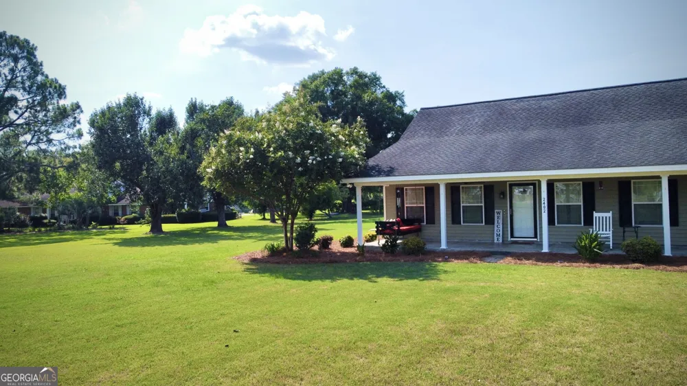 2402 Zoar RD Baxley, GA 31513