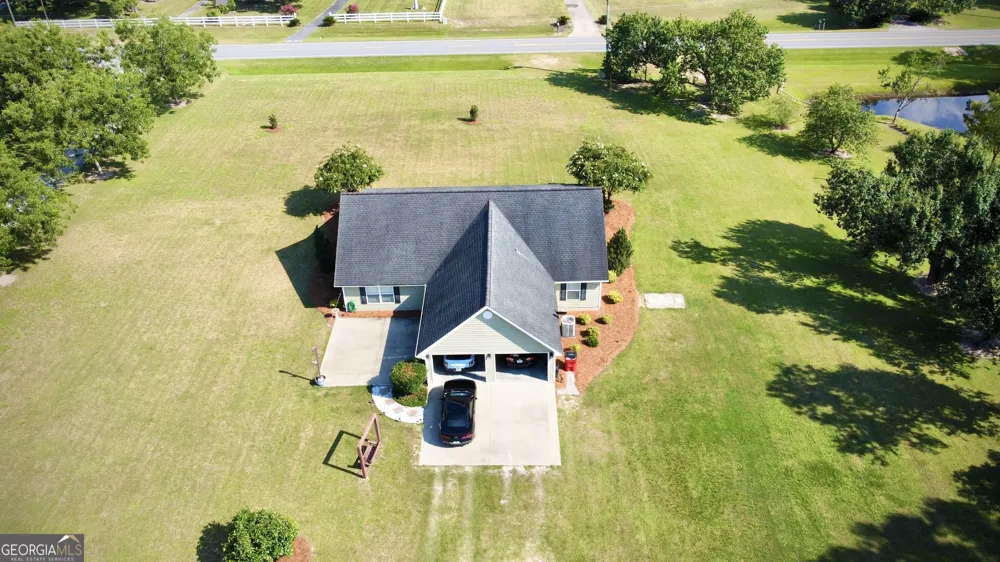 2402 Zoar RD Baxley, GA 31513