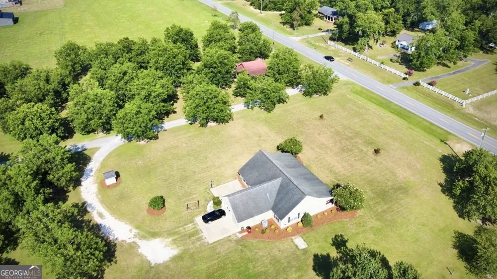 2402 Zoar RD Baxley, GA 31513