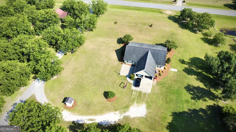2402 Zoar RD Baxley, GA 31513