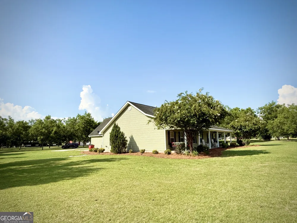 2402 Zoar RD Baxley, GA 31513