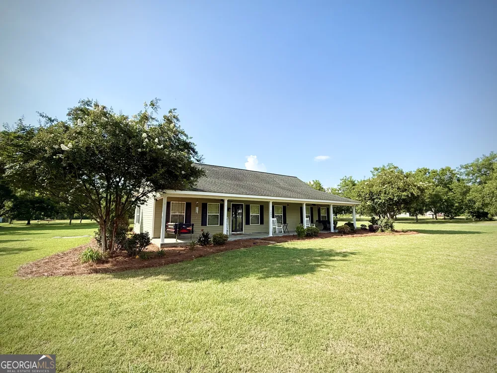 2402 Zoar RD Baxley, GA 31513