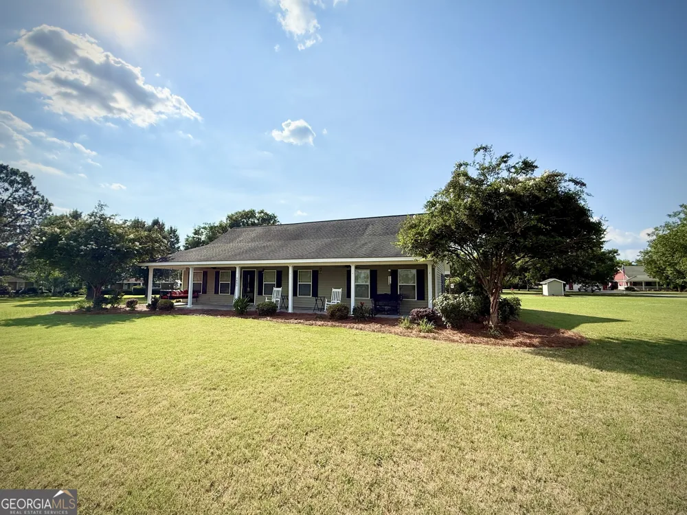 2402 Zoar RD Baxley, GA 31513