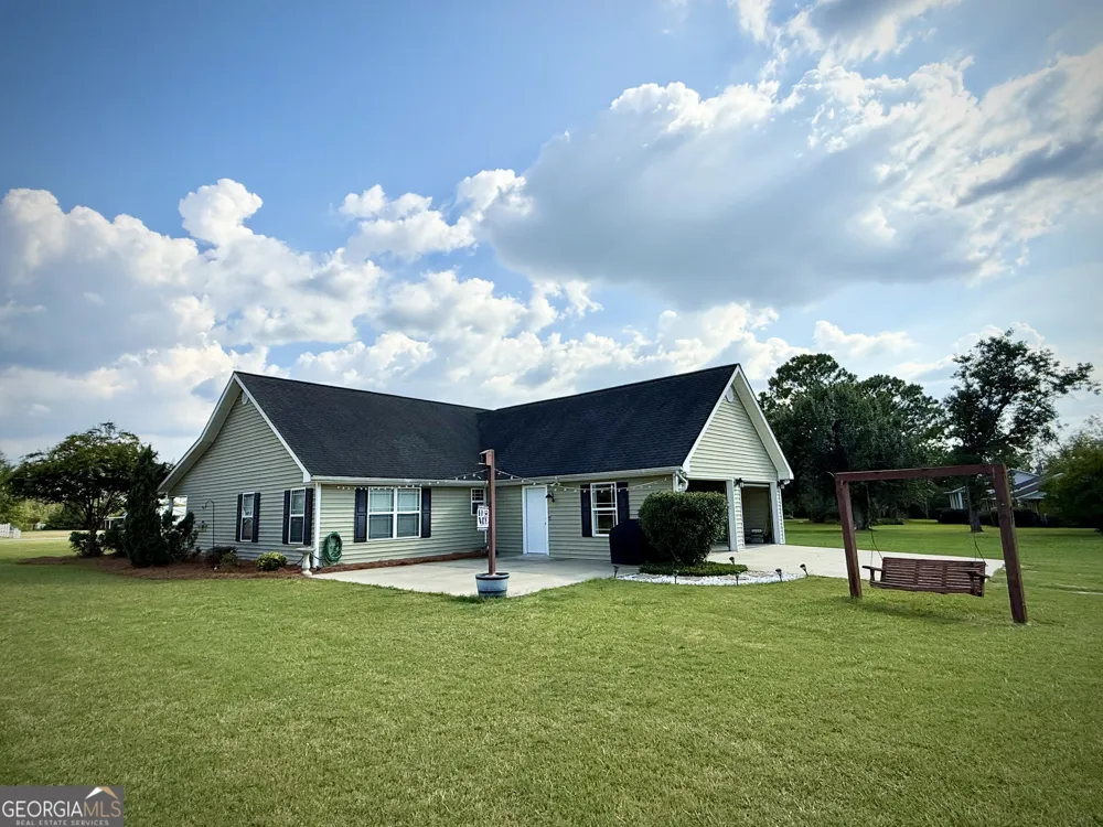 2402 Zoar RD Baxley, GA 31513