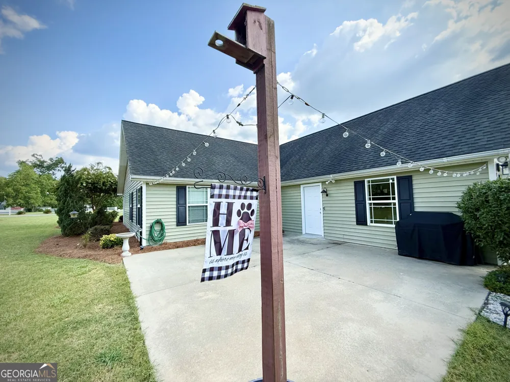 2402 Zoar RD Baxley, GA 31513