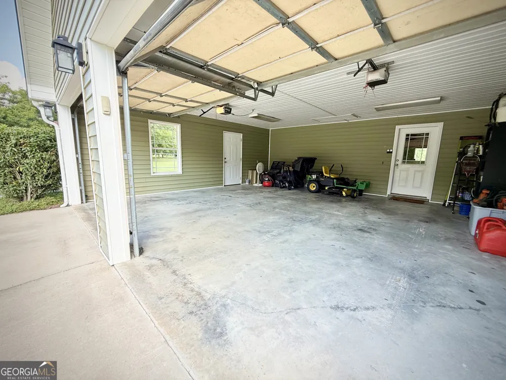 2402 Zoar RD Baxley, GA 31513