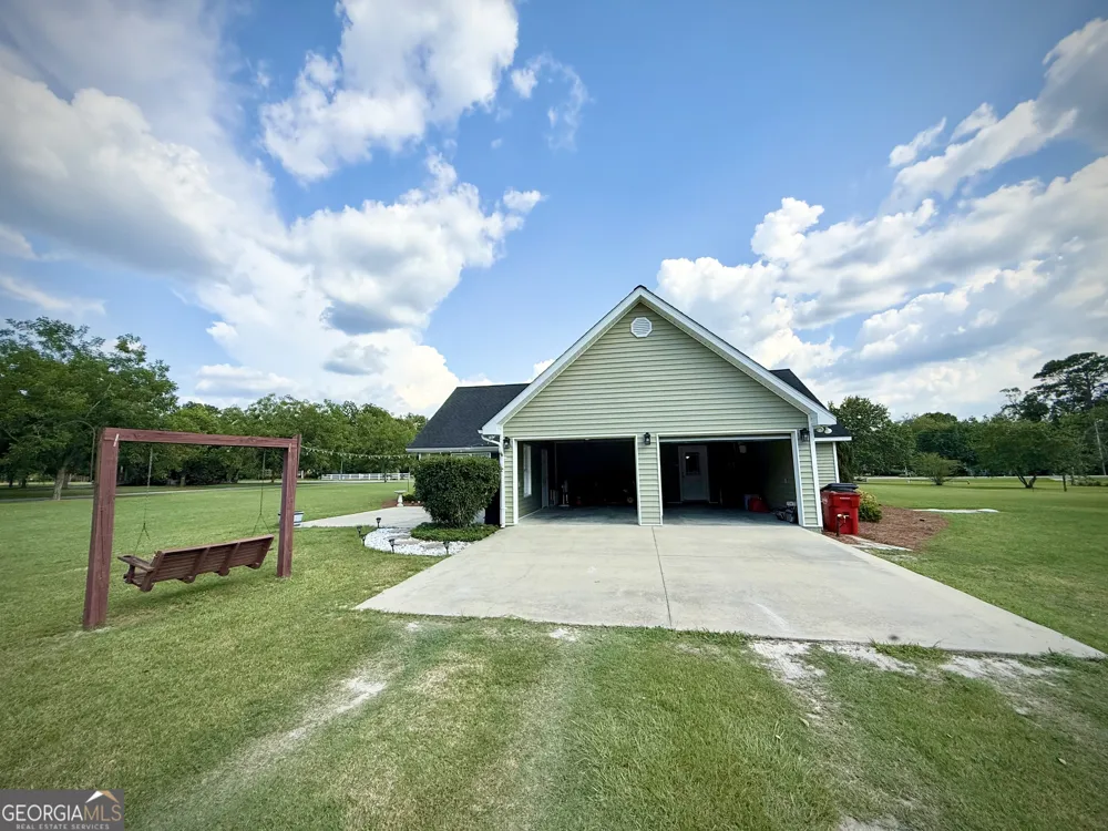 2402 Zoar RD Baxley, GA 31513