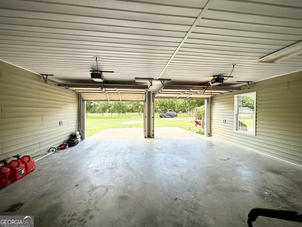 2402 Zoar RD Baxley, GA 31513