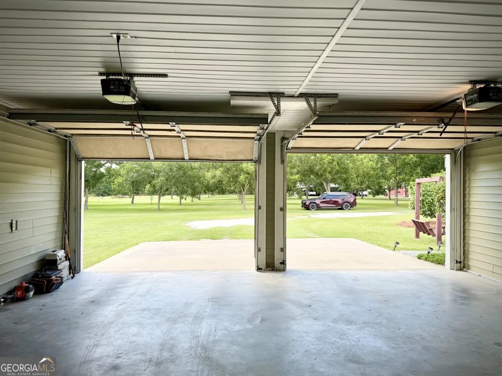 2402 Zoar RD Baxley, GA 31513