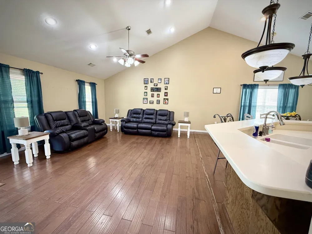 2402 Zoar RD Baxley, GA 31513