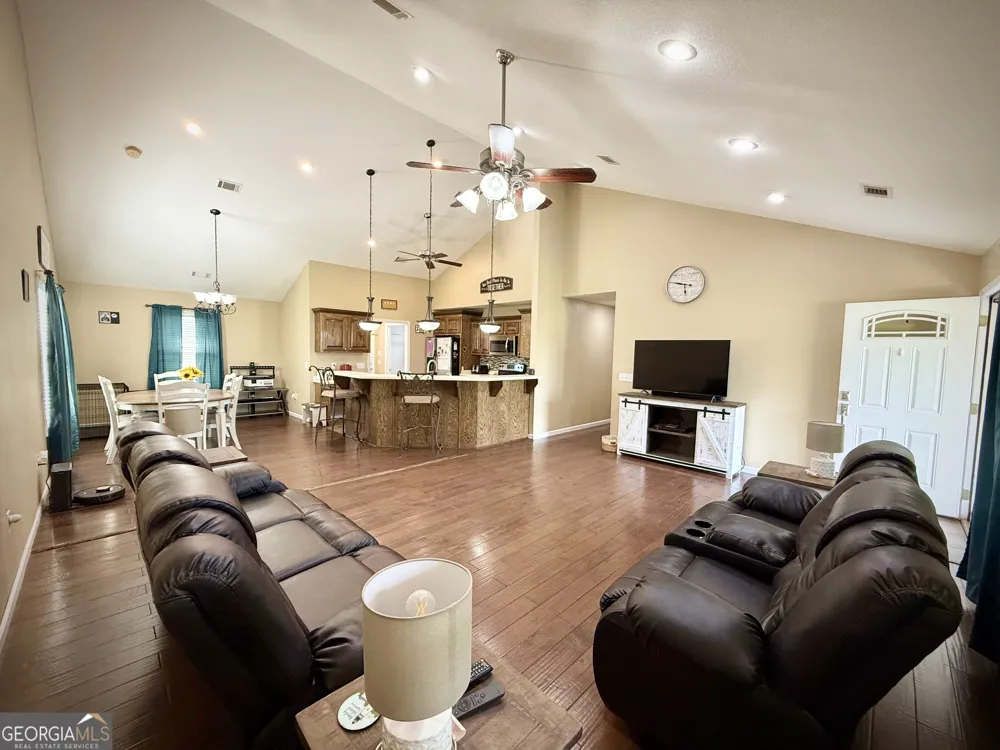 2402 Zoar RD Baxley, GA 31513