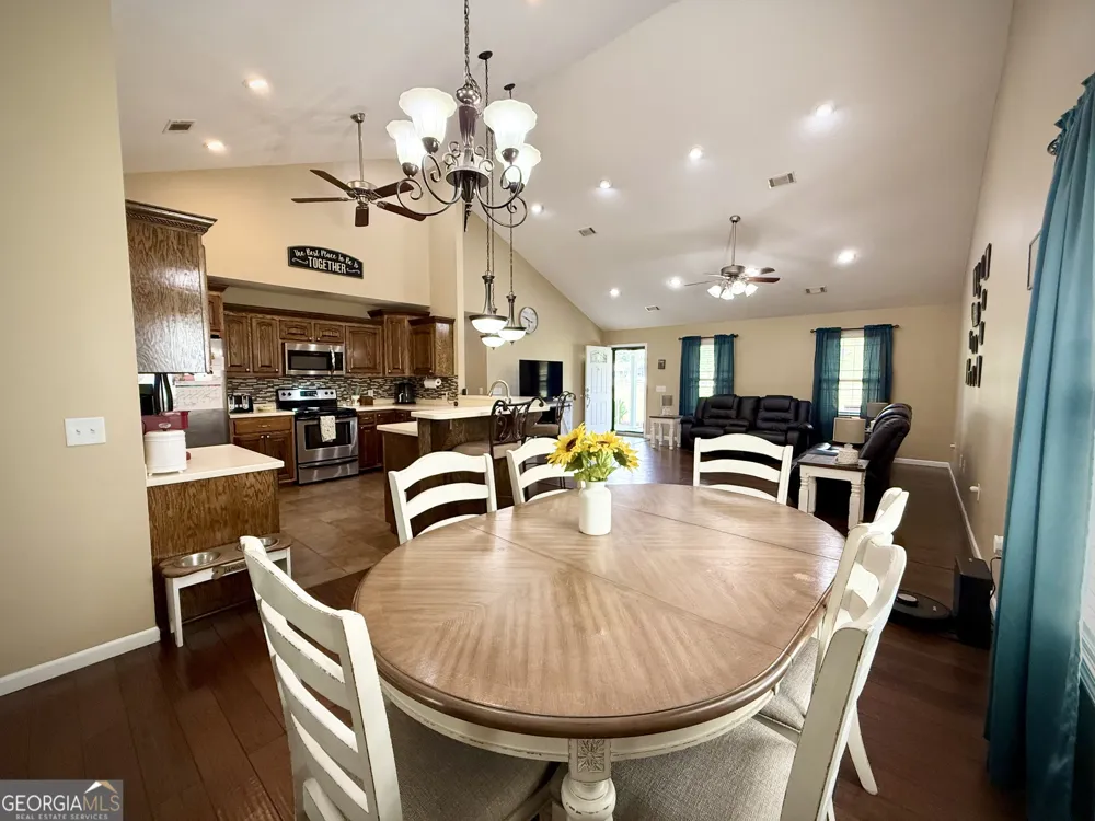 2402 Zoar RD Baxley, GA 31513