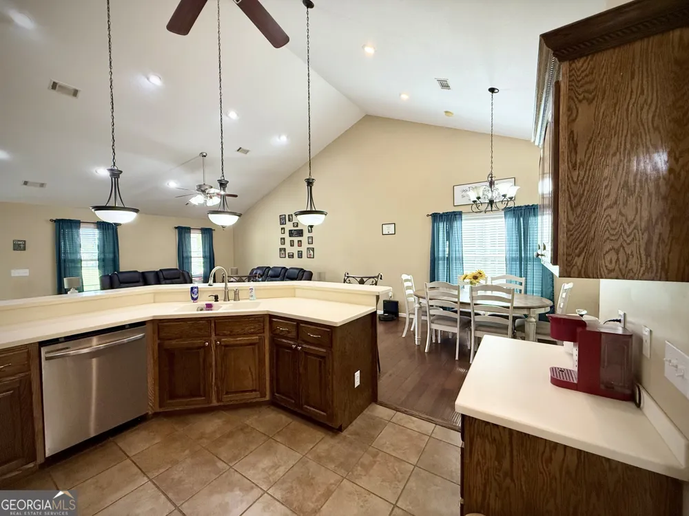 2402 Zoar RD Baxley, GA 31513