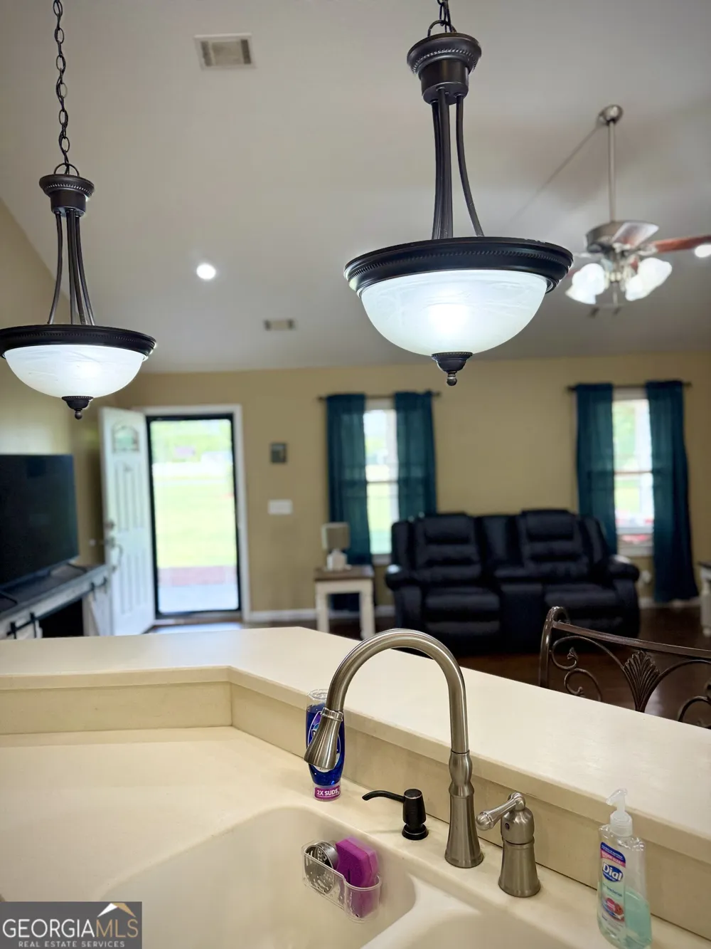 2402 Zoar RD Baxley, GA 31513