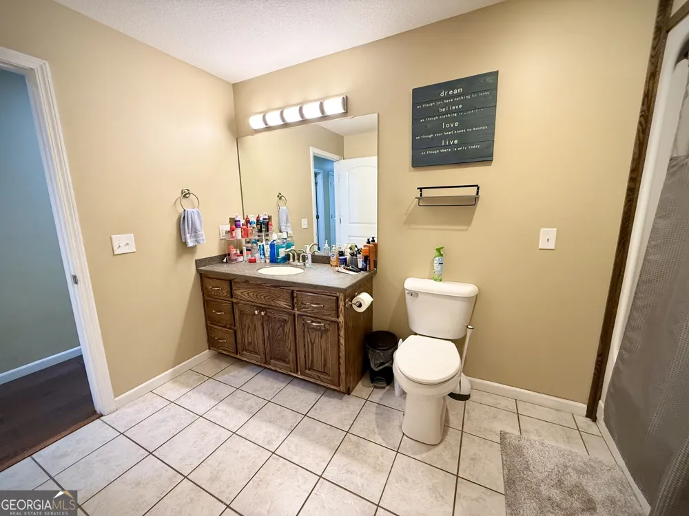 2402 Zoar RD Baxley, GA 31513