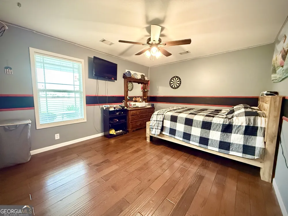 2402 Zoar RD Baxley, GA 31513
