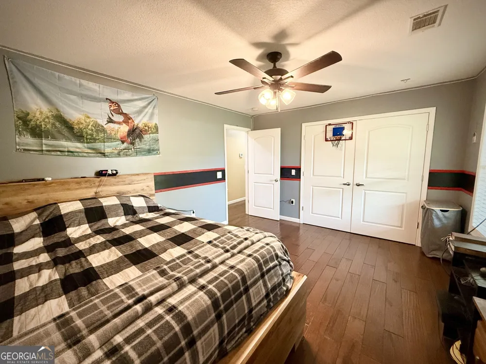 2402 Zoar RD Baxley, GA 31513