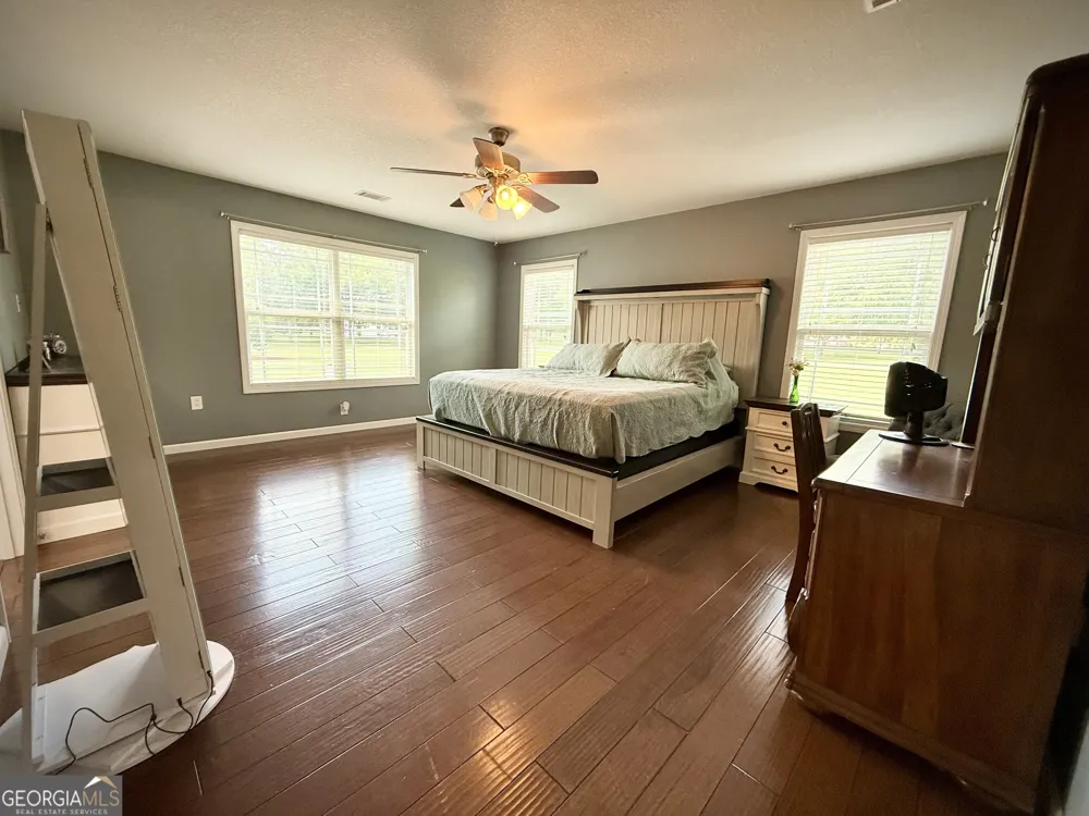 2402 Zoar RD Baxley, GA 31513
