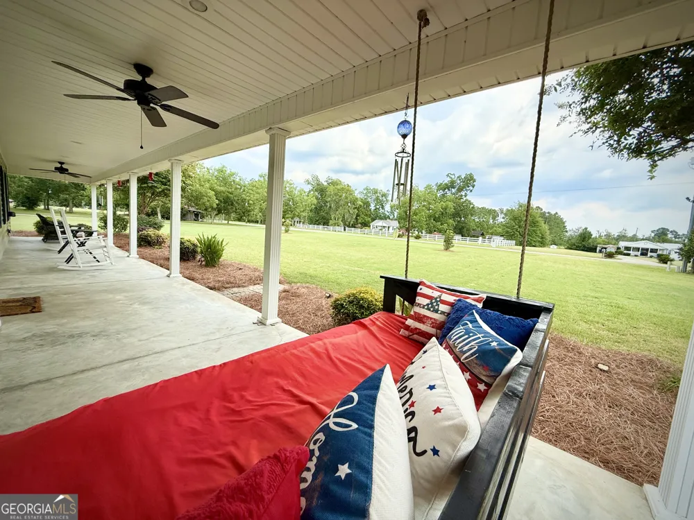 2402 Zoar RD Baxley, GA 31513
