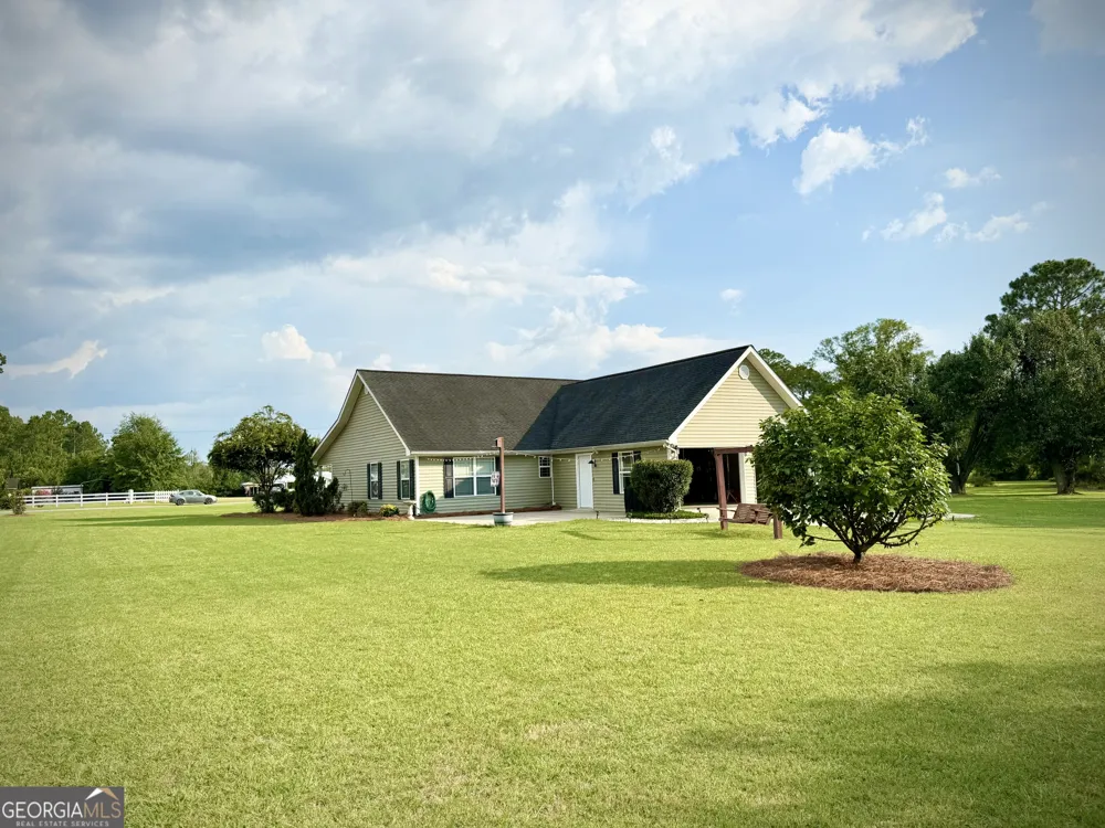2402 Zoar RD Baxley, GA 31513