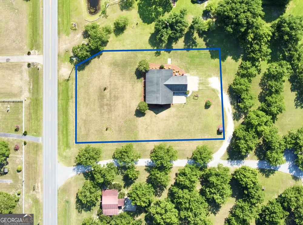 2402 Zoar RD Baxley, GA 31513