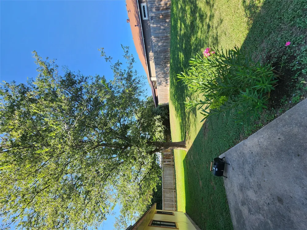 1807 Magazine Street Austin, TX 78727