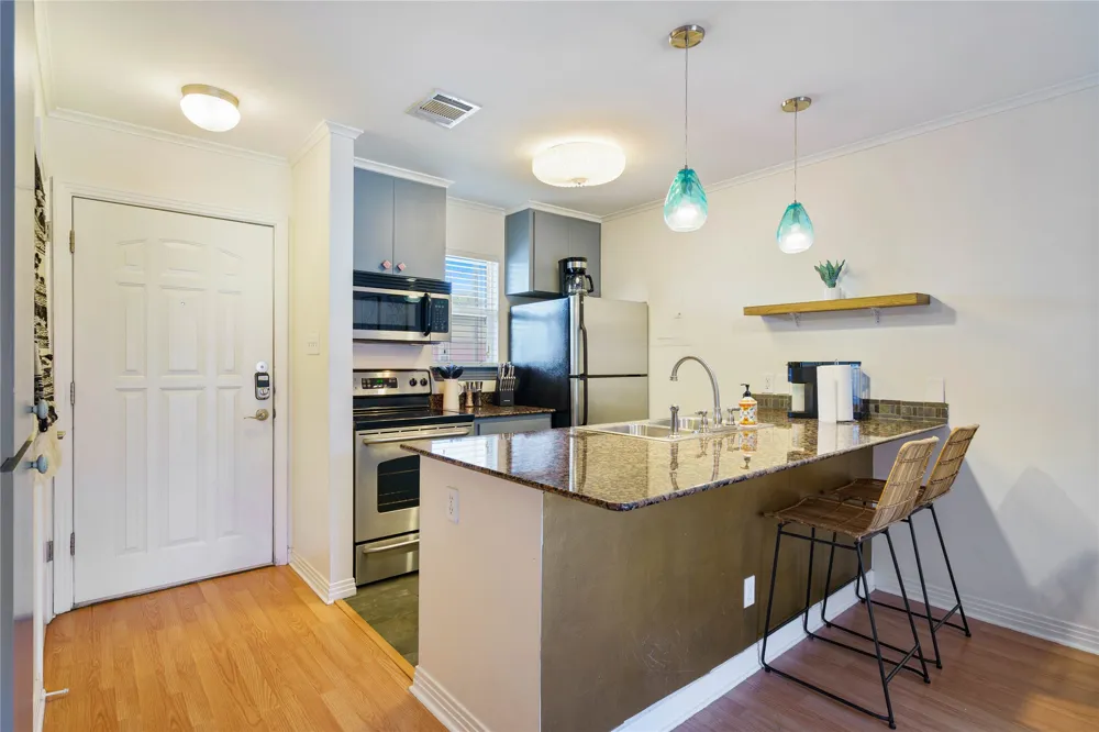 1422 Collier Street #214 Austin, TX 78704