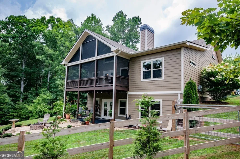 2068 Gallatin RD Young Harris, GA 30582