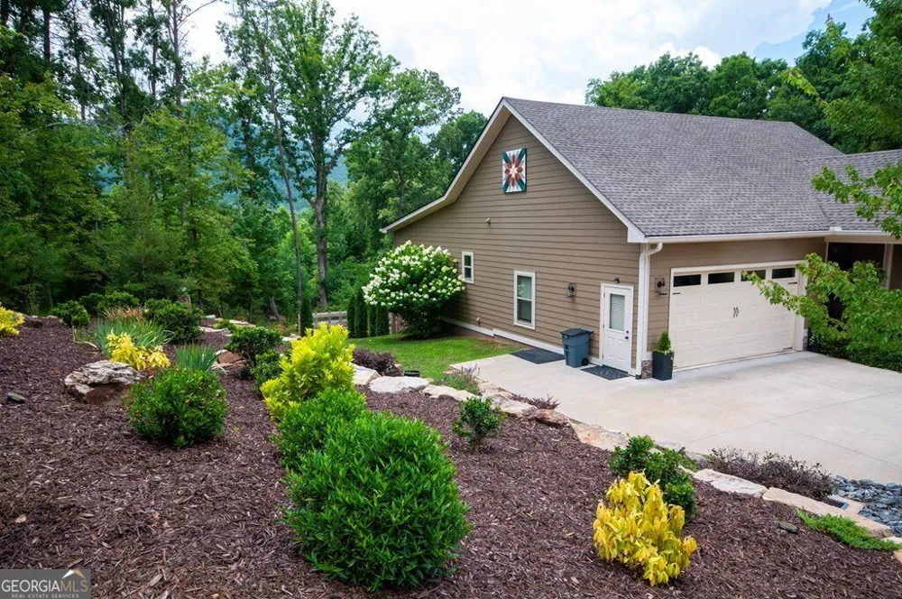 2068 Gallatin RD Young Harris, GA 30582