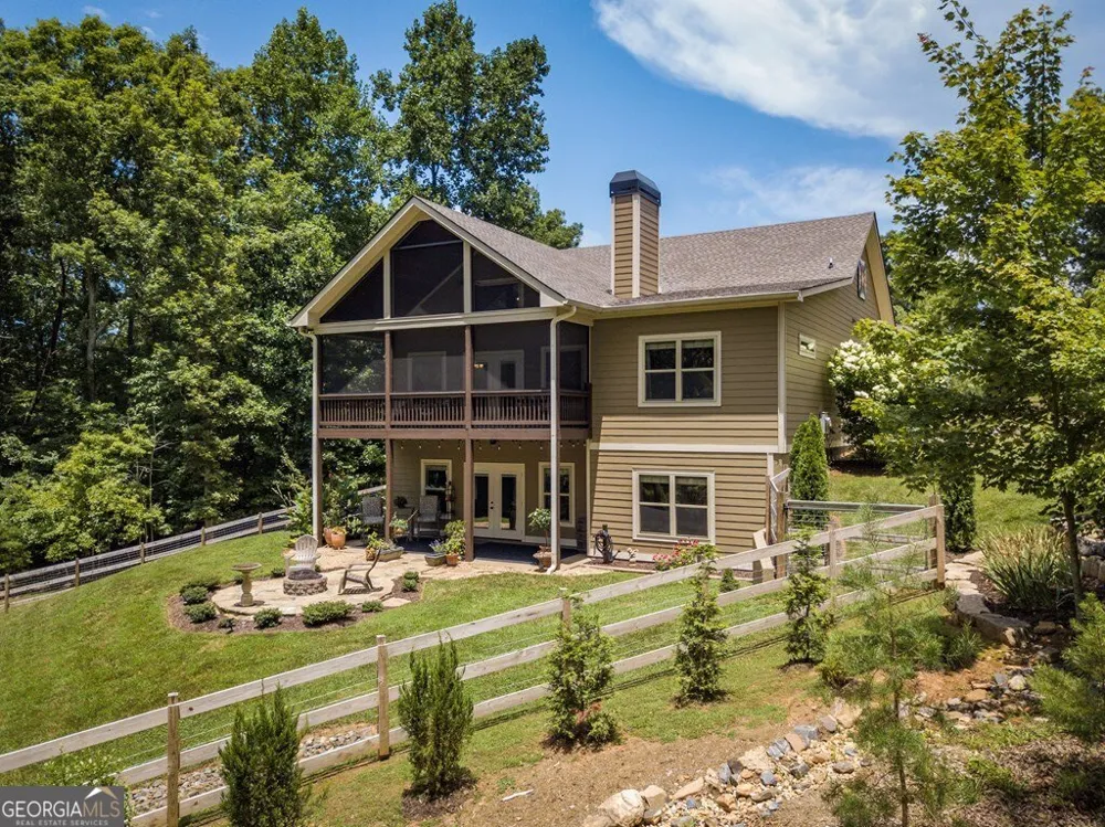 2068 Gallatin RD Young Harris, GA 30582