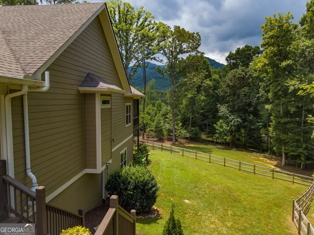 2068 Gallatin RD Young Harris, GA 30582