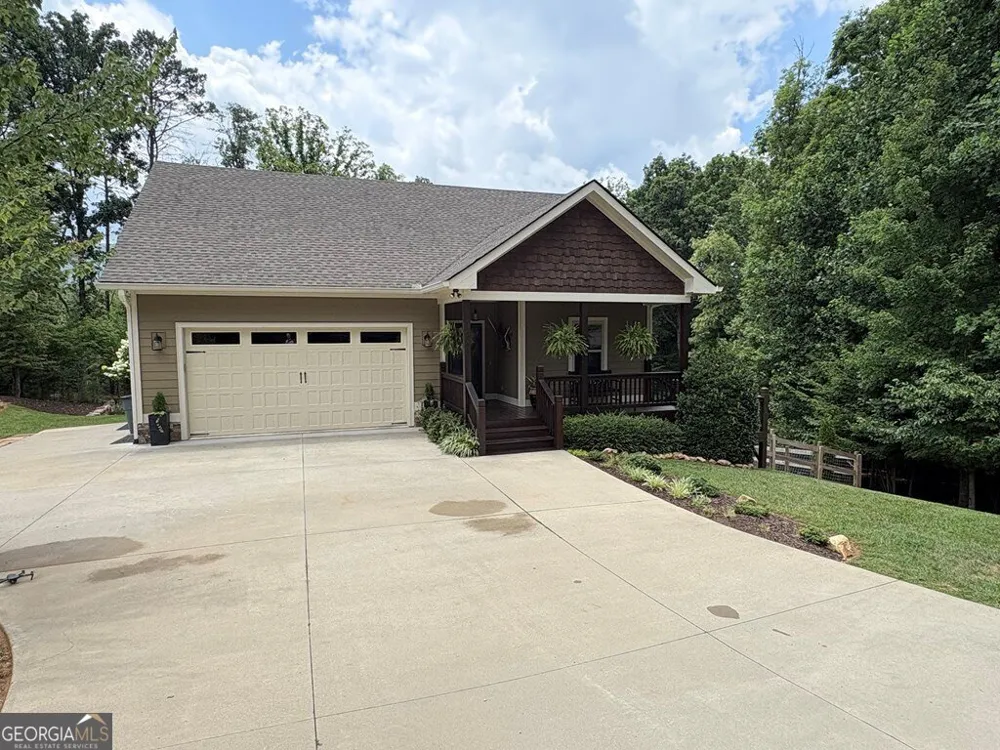 2068 Gallatin RD Young Harris, GA 30582
