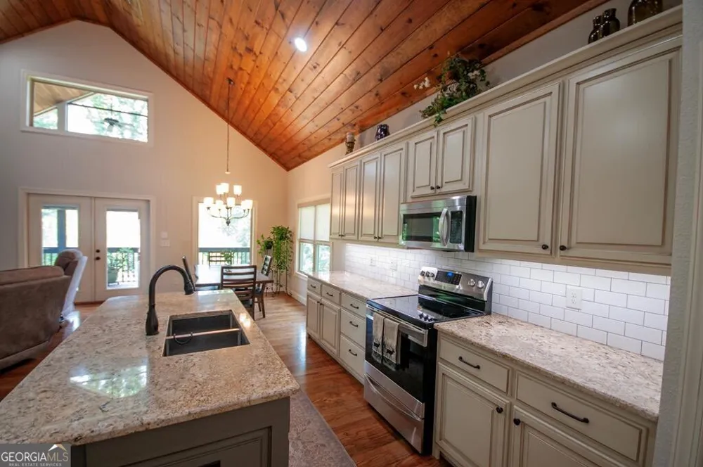 2068 Gallatin RD Young Harris, GA 30582