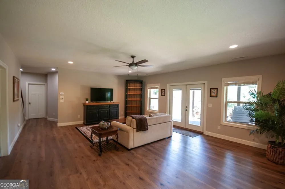 2068 Gallatin RD Young Harris, GA 30582