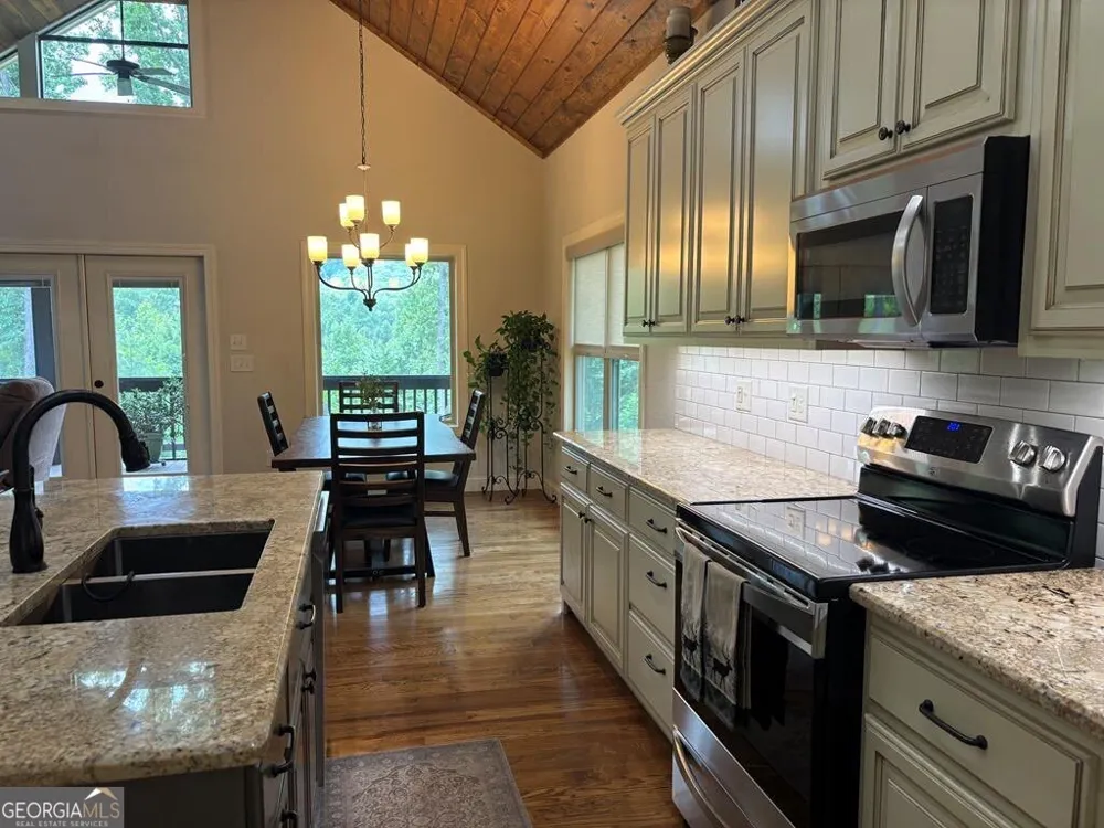 2068 Gallatin RD Young Harris, GA 30582