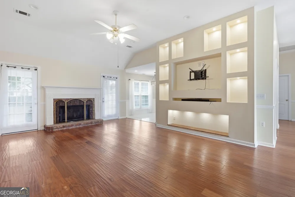 197 Young WAY Richmond Hill, GA 31324