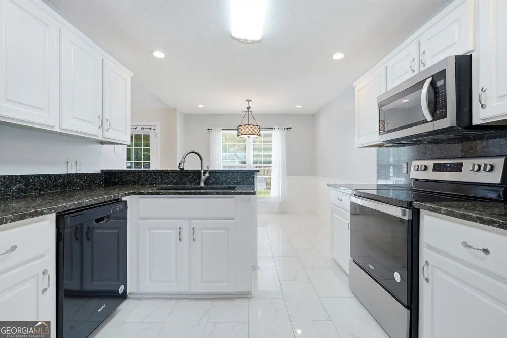 197 Young WAY Richmond Hill, GA 31324