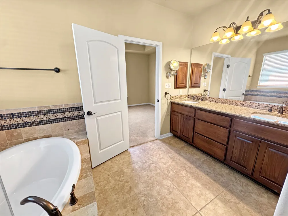 14312 SENIA Bend Austin, TX 78738