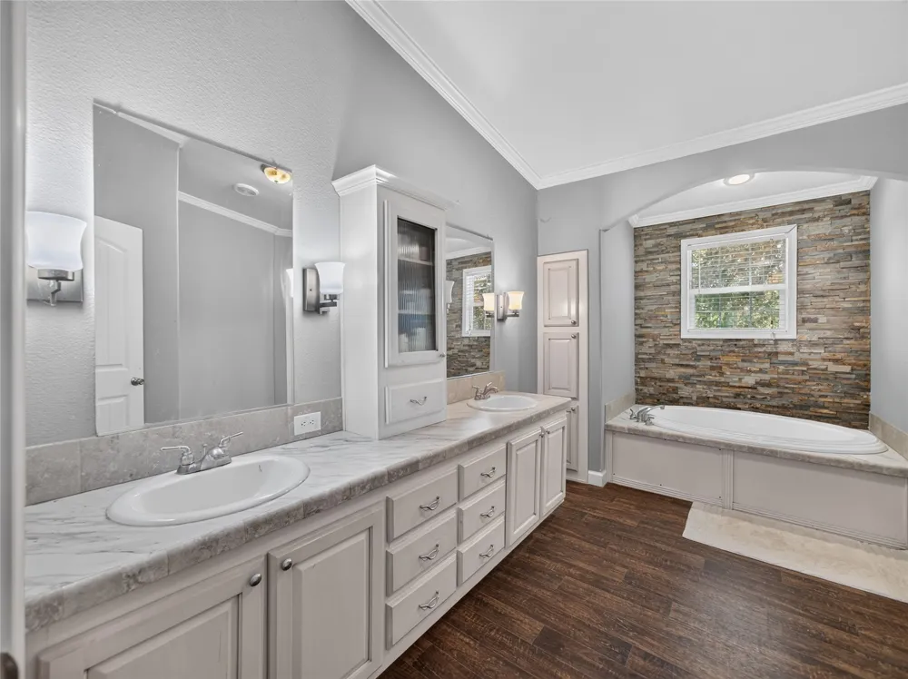 155 Hidden Oaks Loop Elgin, TX 78621
