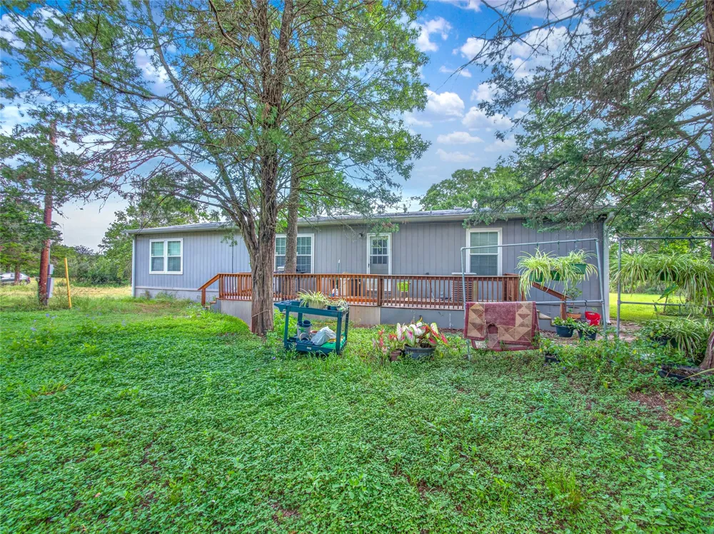 155 Hidden Oaks Loop Elgin, TX 78621