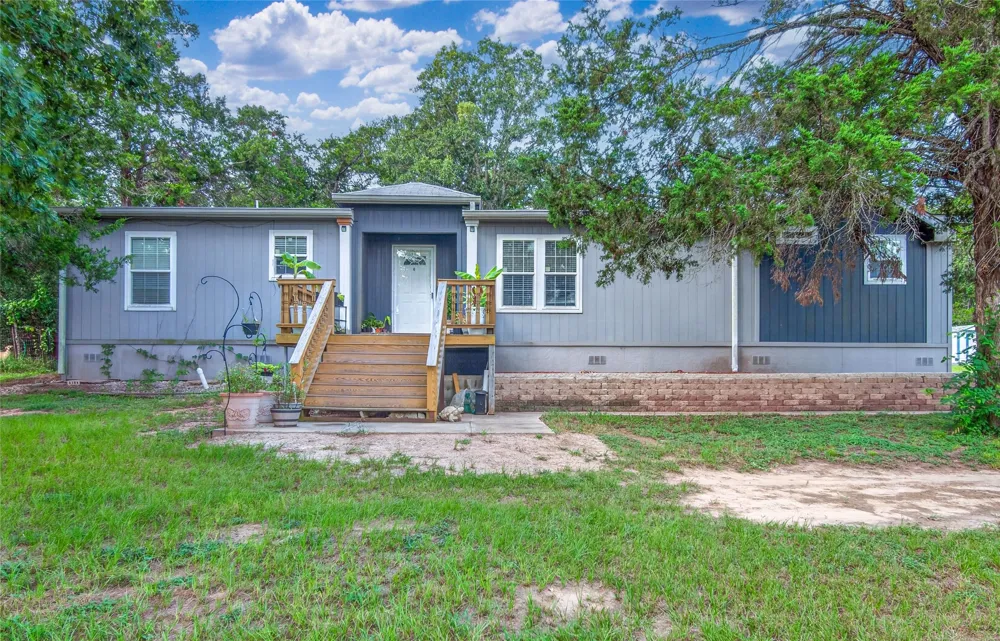 155 Hidden Oaks Loop Elgin, TX 78621