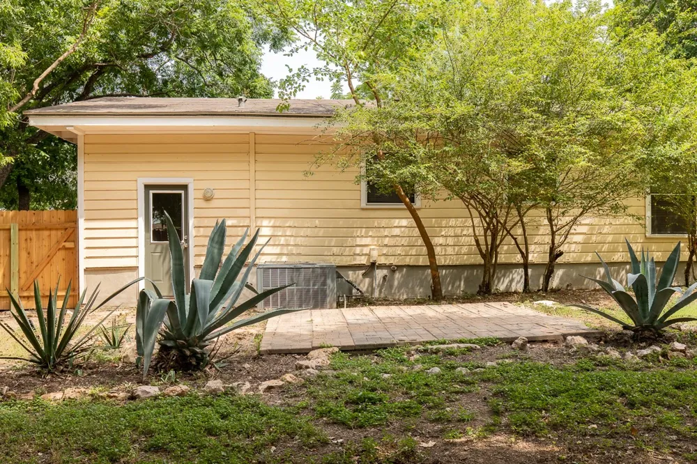 5514 Grover Avenue Austin, TX 78756