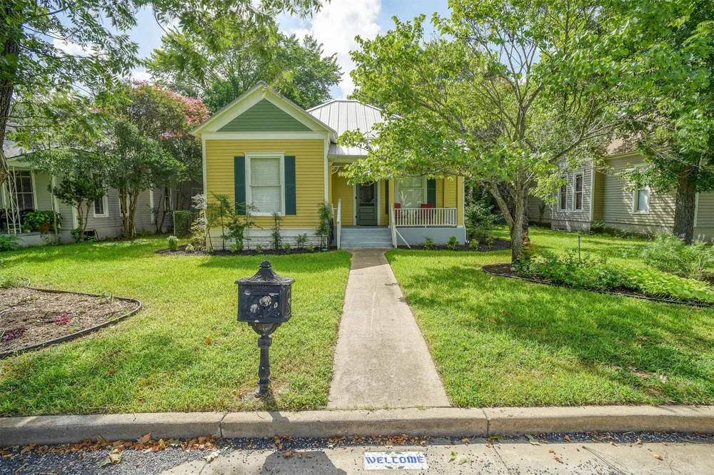 602 Mills Street Smithville, TX 78957