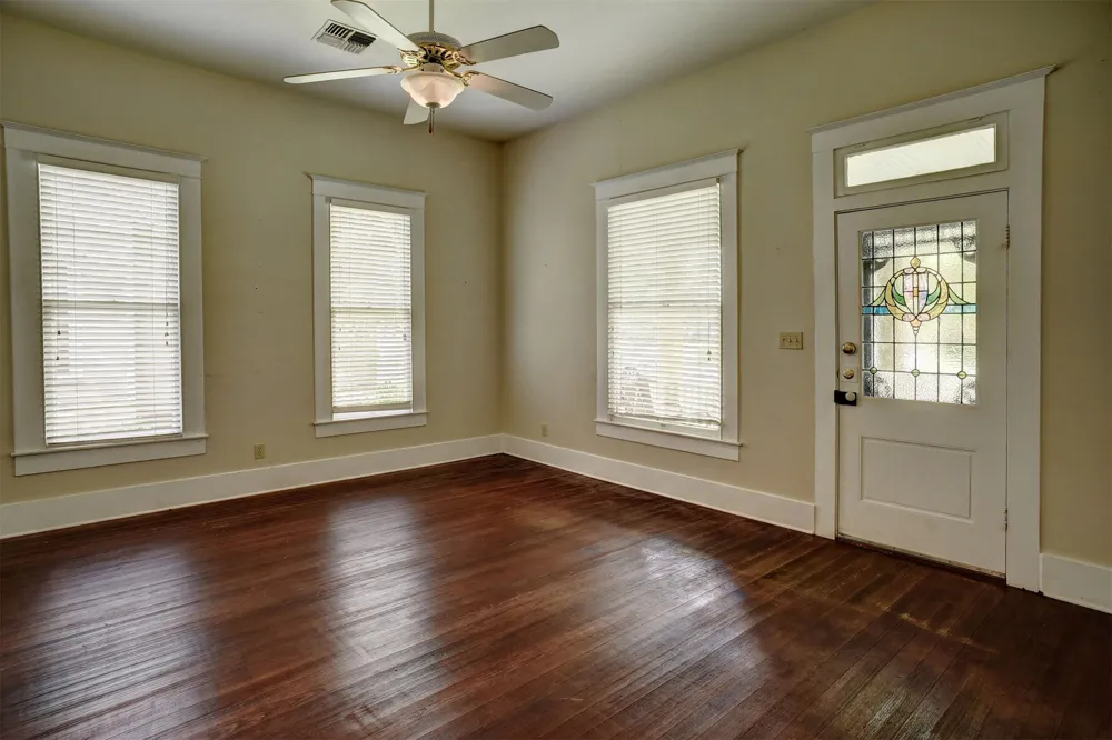 602 Mills Street Smithville, TX 78957