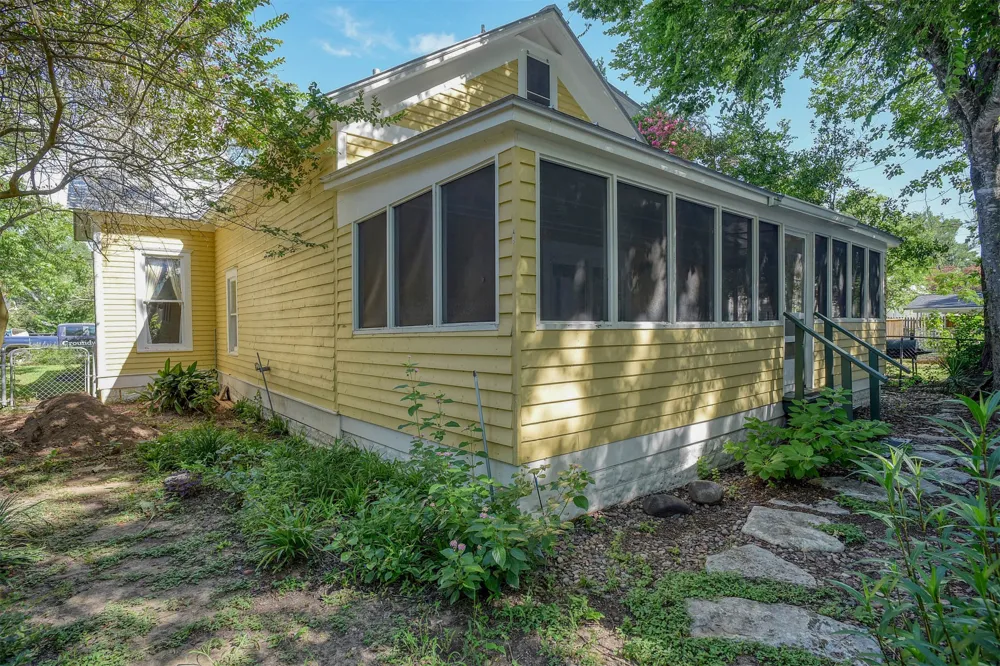 602 Mills Street Smithville, TX 78957