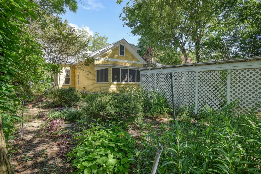 602 Mills Street Smithville, TX 78957